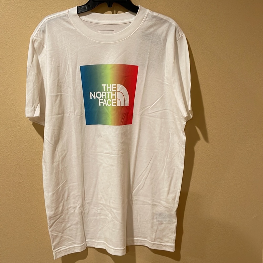 NWT The North Face Boxed In Graphic T-Shirt - Picture 2 of 4